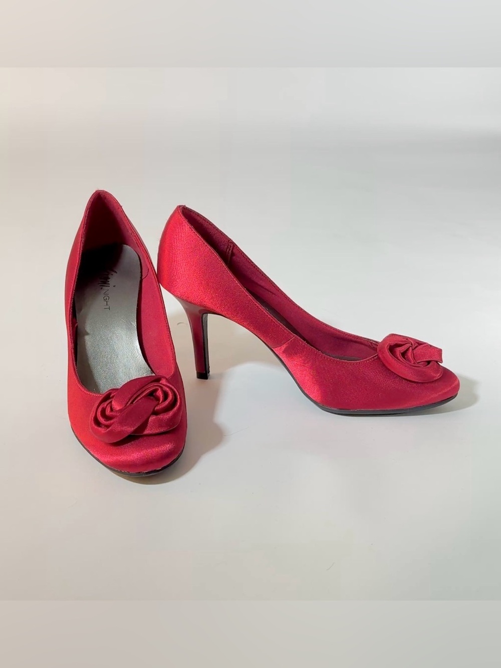 Fioni Night Red Satin Rosette Pumps Heels Size 7 Evening Party Shoes